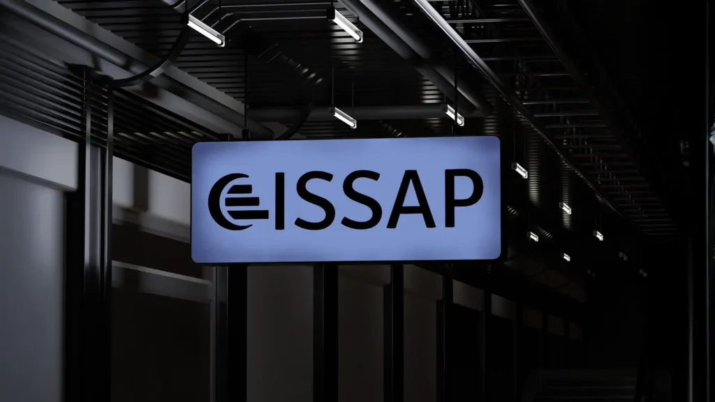 Une enseigne lumineuse rectangulaire avec l'inscription "EISSAP" dans un environnement sombre avec des tuyaux et des lumières industrielles au plafond.